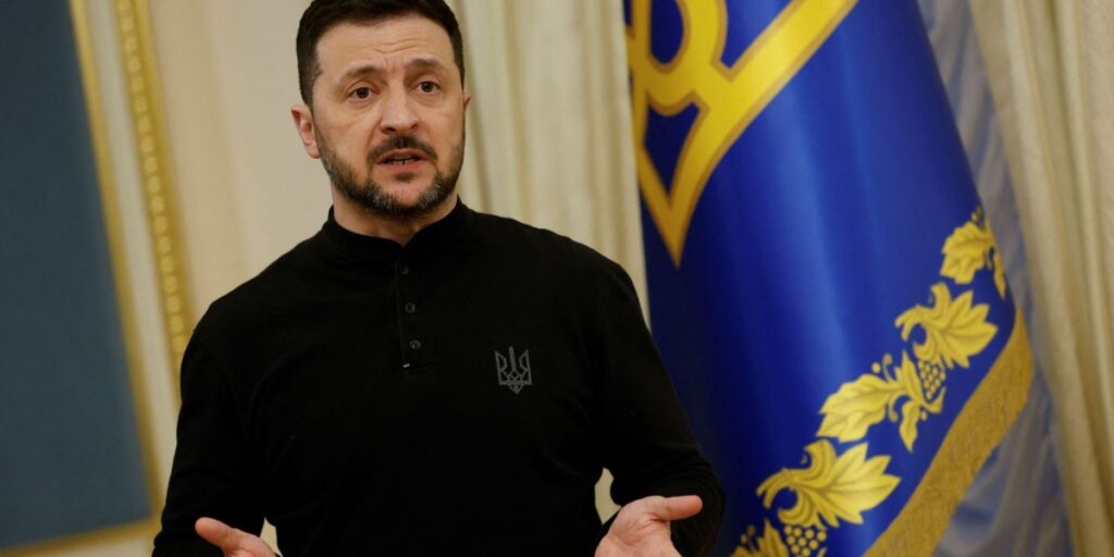 Zelensky pede pressão sobre Moscou após novo ataque em sua cidade natal