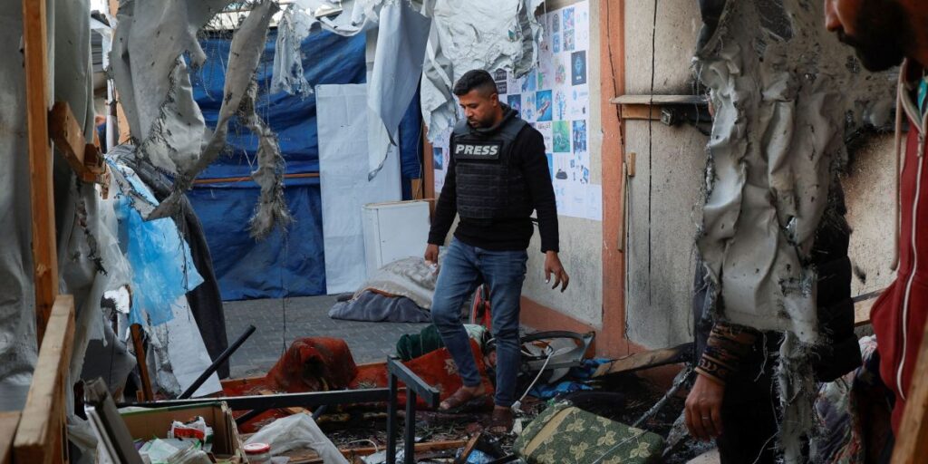 Jornalista palestino é morto em ataque israelense no sul de Gaza