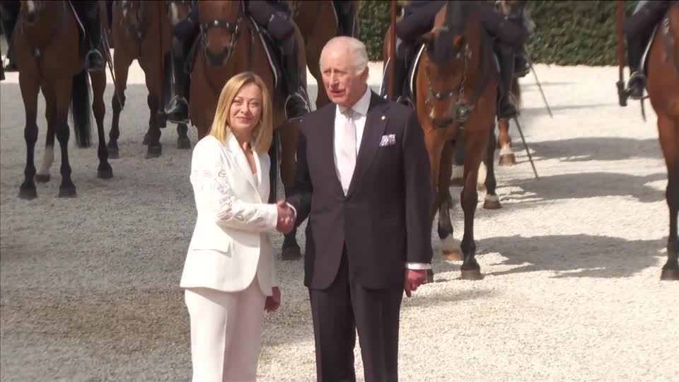 Rei Charles se encontra com Primeira-ministra da Itália, Giorgia Meloni