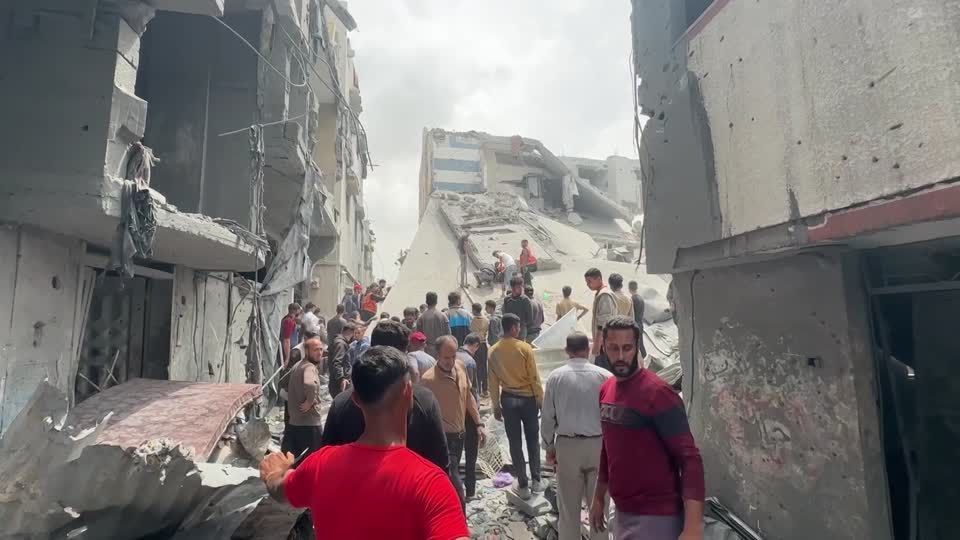 Ataque israelense mata quase 30 pessoas em prédio em Gaza