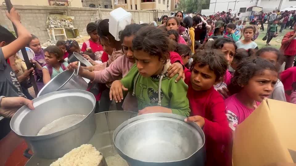 Palestinos em Gaza enfrentam falta de comida após seis semanas de bloqueio