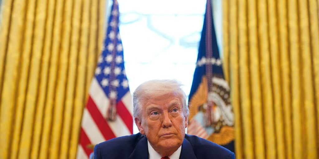Trump elogia repressão à imigração como conquista marcante dos 100 dias