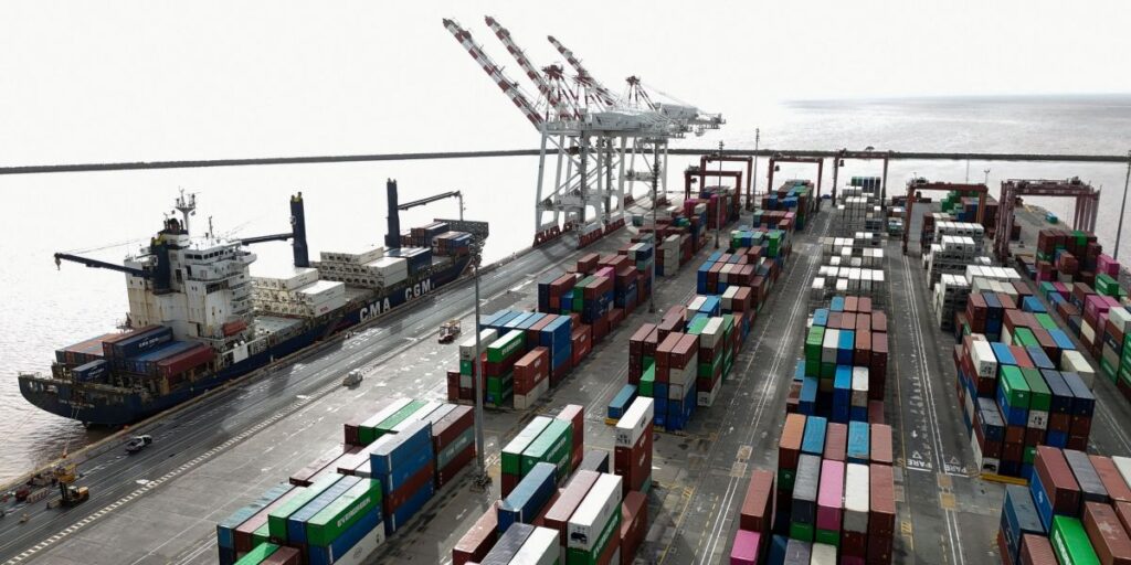 Trabalhadores argentinos fazem greve geral contra medidas de Milei