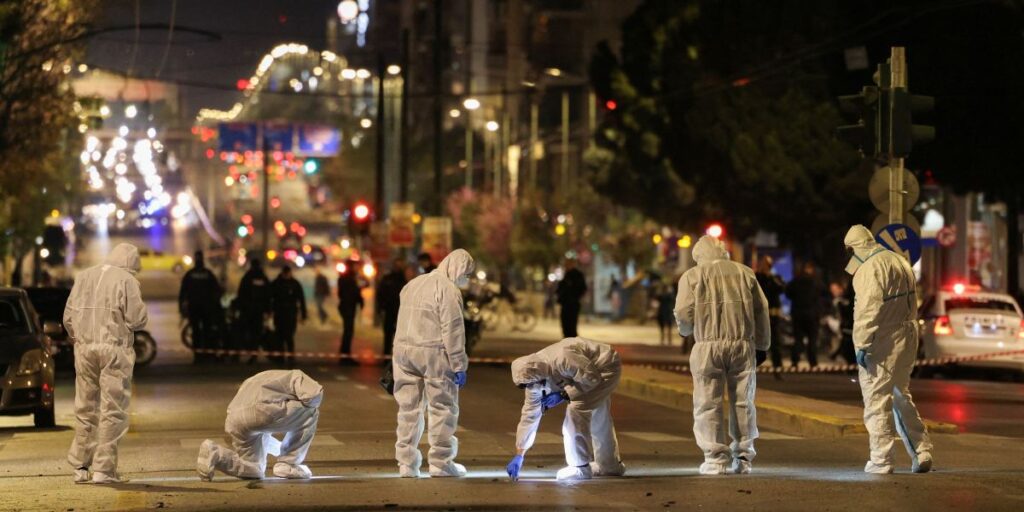 Bomba explode fora de sede da Hellenic Train em Atenas; não há feridos