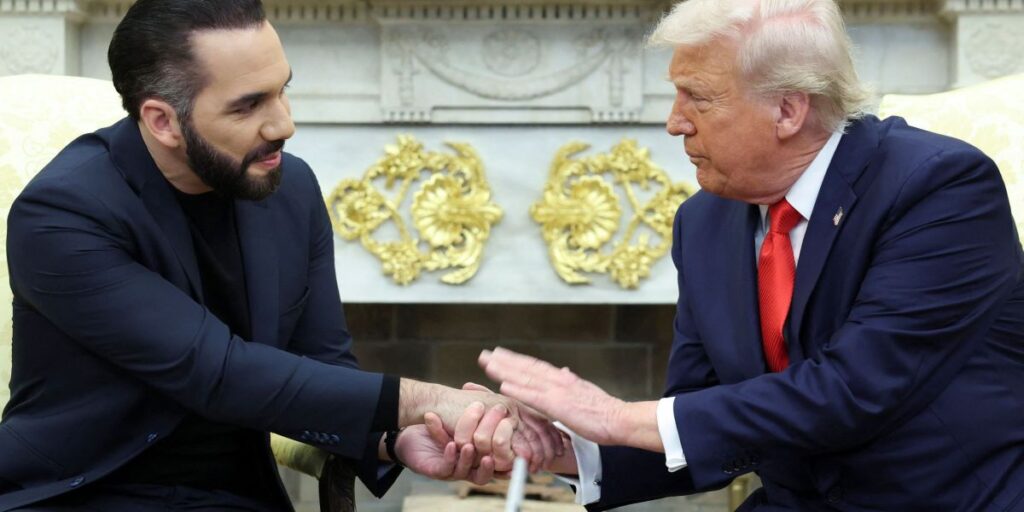 Trump diz que "adoraria" deportar criminosos americanos para El Salvador