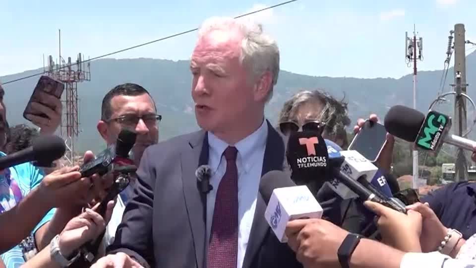 El Salvador proíbe senador dos EUA de visitar homem deportado por engano