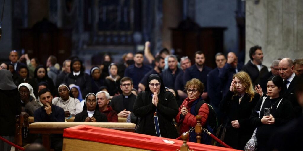 Mais de 200 mil pessoas são esperadas para funeral do papa Francisco