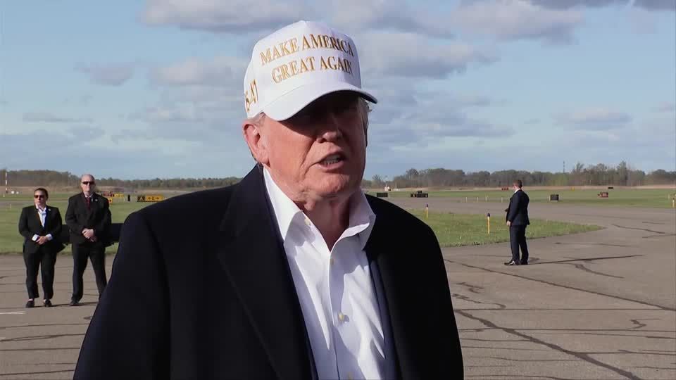 Trump diz que Putin deve "parar de atirar" e assinar acordo