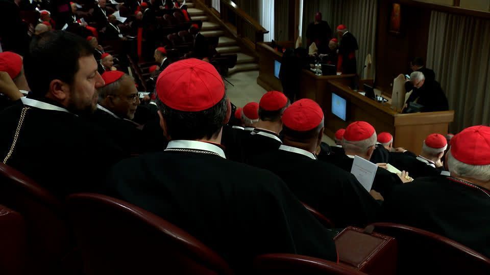 Cardeais se reúnem para discutir data do conclave do novo papa