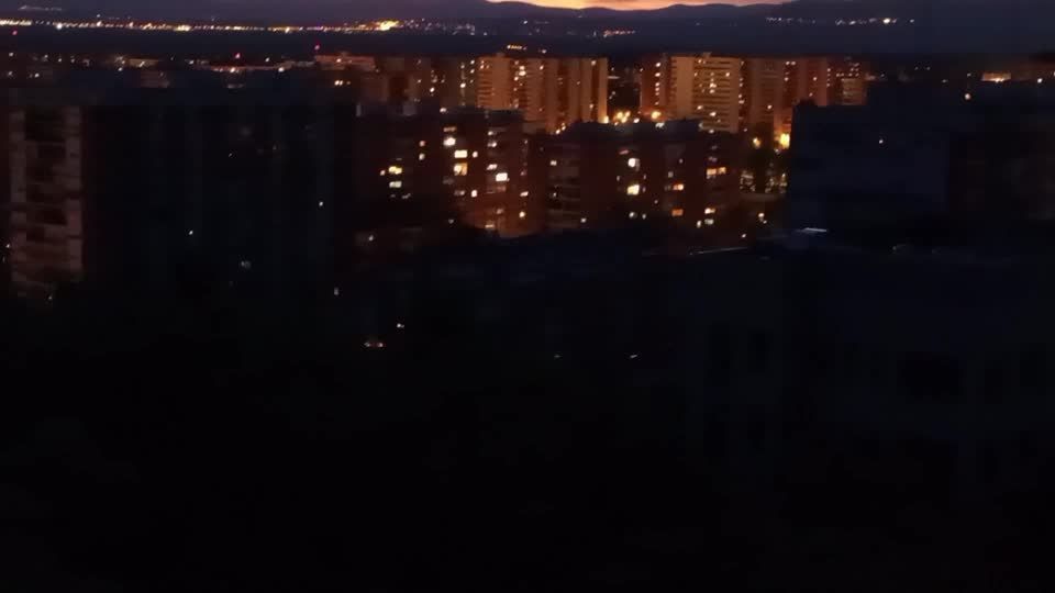 Vídeo: População comemora volta da energia em Madri após apagão