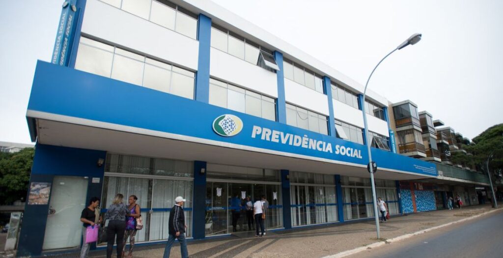 1ª parcela do 13º do INSS começa a ser paga nesta quinta; veja calendário