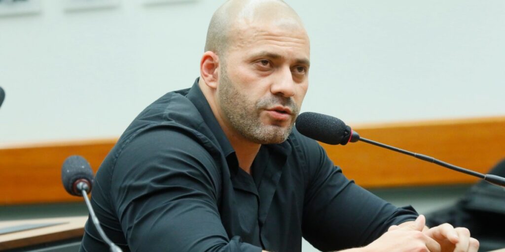 Daniel Silveira pede a Moraes para trabalhar e estudar fora da prisão