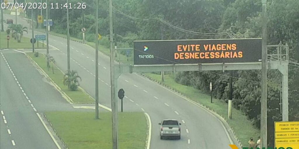 Pista da Tamoios é liberada após interdição por excesso de chuva