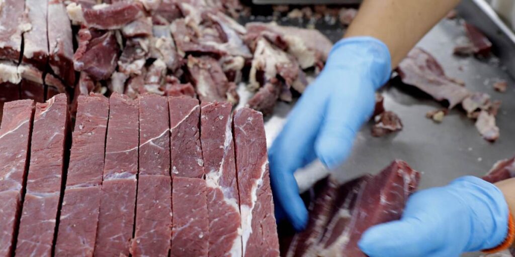 China promete decisão justa em investigação sobre tarifas de carne bovina