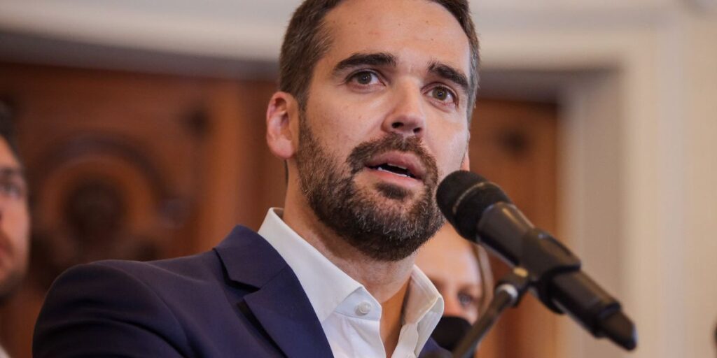 Eduardo Leite indica que pode deixar PSDB e negocia com PSD