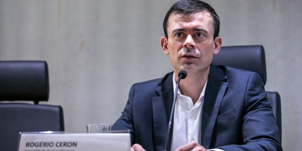 Ceron: Governo busca trajetória sustentável da dívida mesmo com juros altos