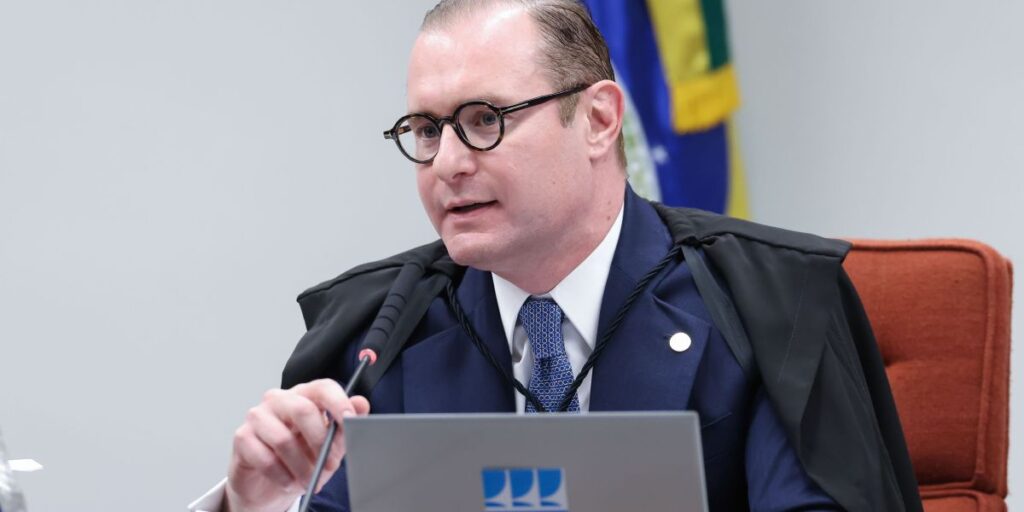 Zanin diverge sobre linguagem neutra e reforça ensino de norma culta