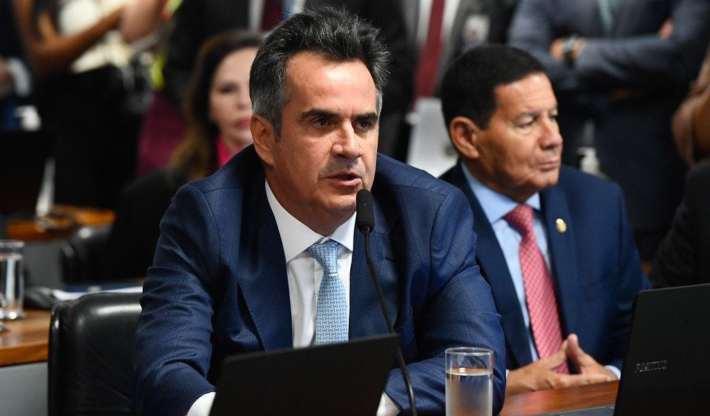 Ex-ministro de Bolsonaro apaga postagem com referência à morte do papa
