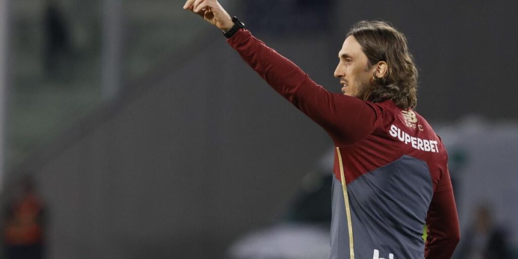 Zubeldía sobre expulsão: "Se tiverem que me expulsar 20 vezes, vão me expulsar"