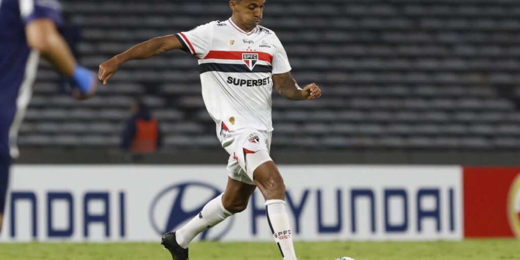 São Paulo atualiza quadro médico do volante Luiz Gustavo