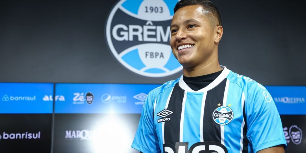 Apresentado no Grêmio, Marlon relembra má fase no Cruzeiro: "Pressão"