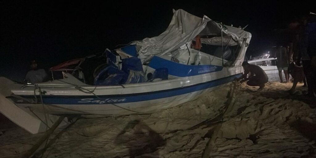 Acidente entre lanchas deixa um morto e 14 feridos na Bahia