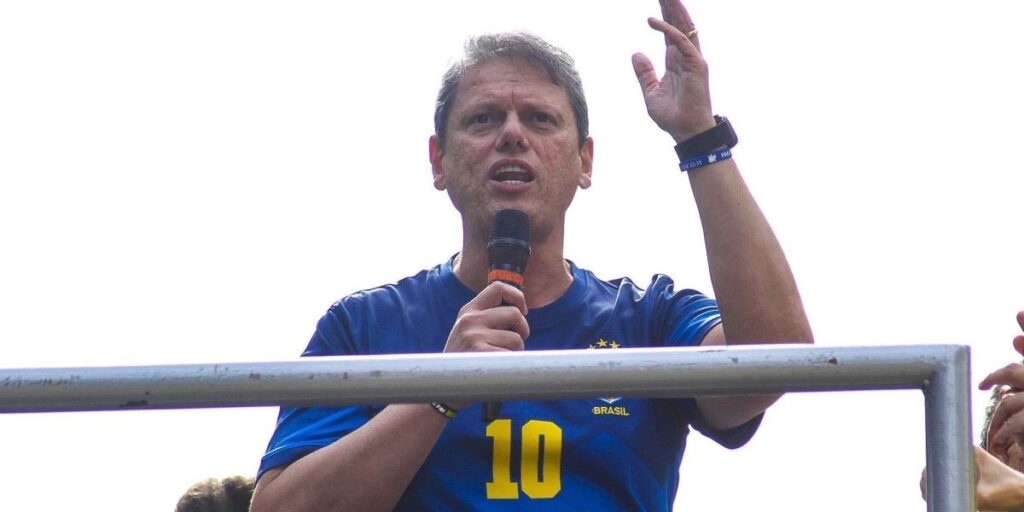 Tarcísio foi decisivo para as assinaturas da anistia, diz líder do PL