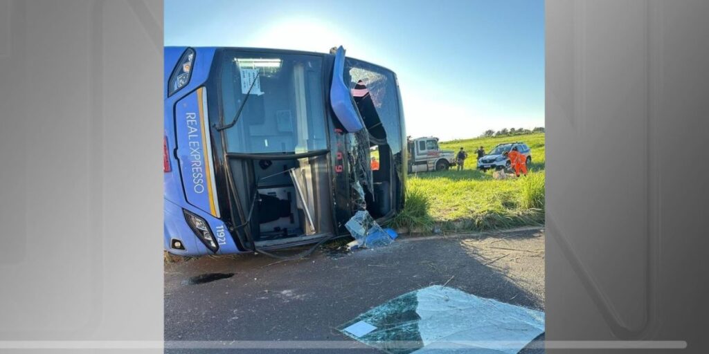 Veja imagens de acidente de ônibus com 10 mortes em MG
