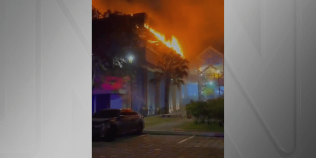 Vídeo: Incêndio atinge a PUC-PR em Curitiba