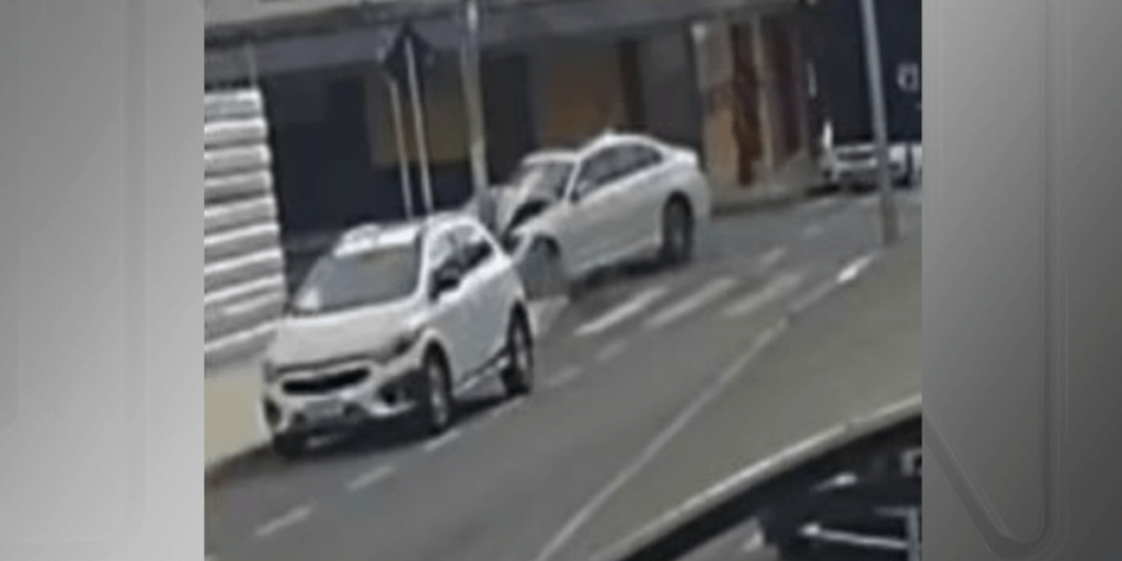 Vídeo: adolescente bate BMW do pai após pegar veículo sem autorização em BH