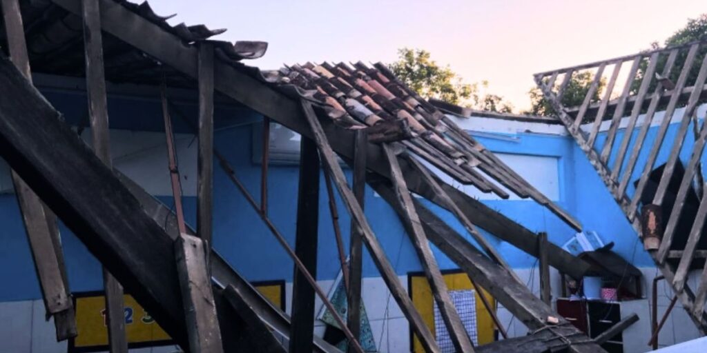 Desabamento de teto em escola na Bahia deixa feridos; veja vídeo de resgate