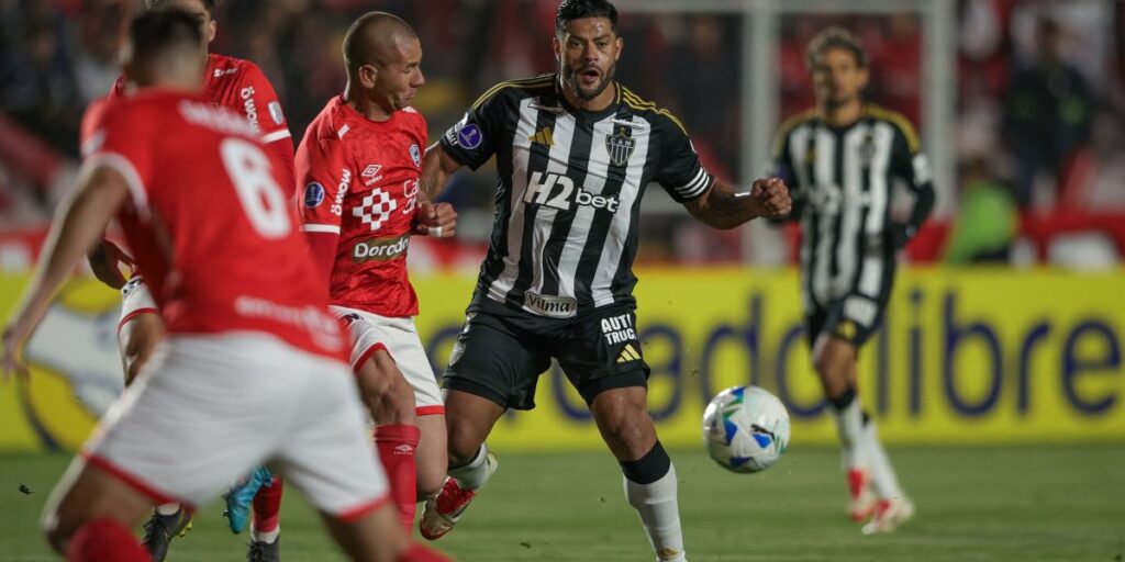 Sul-Americana: Hulk "bate na trave", e Atlético-MG empata com Cienciano