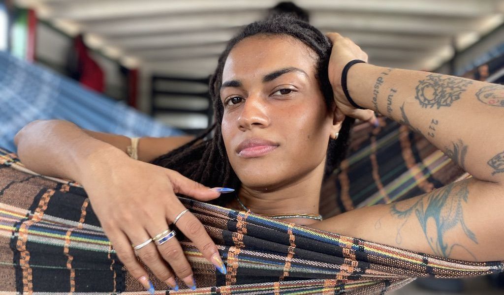 Após polêmicas, "Geni e o Zepelim" anuncia nova protagonista trans