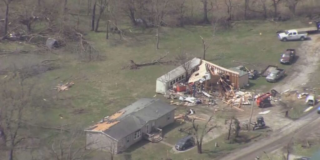 Tornados e chuvas torrenciais devastam os EUA e deixam ao menos um morto