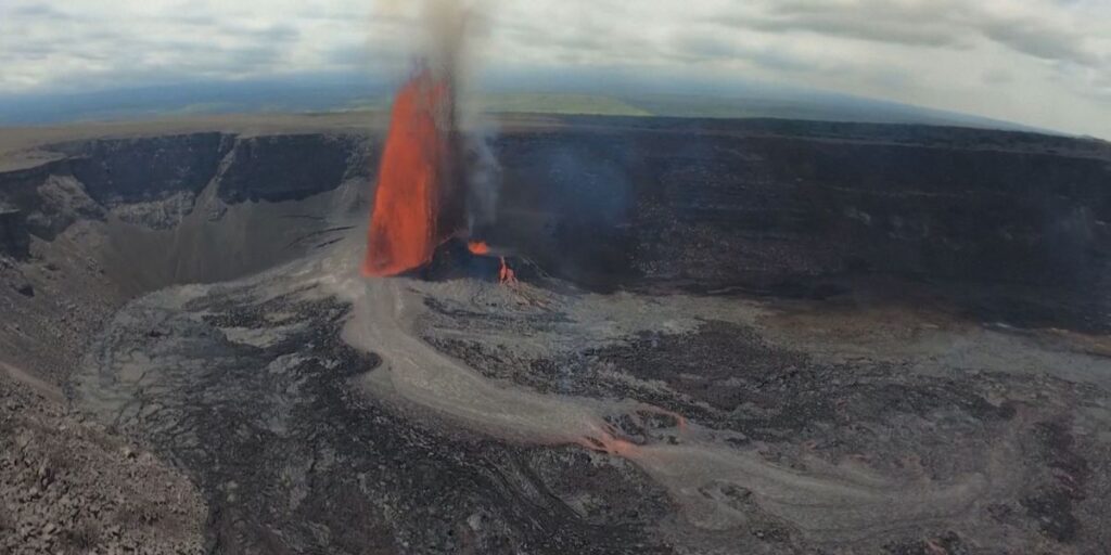 Lava expelida por vulcão Kilauea atinge 200 metros de altura