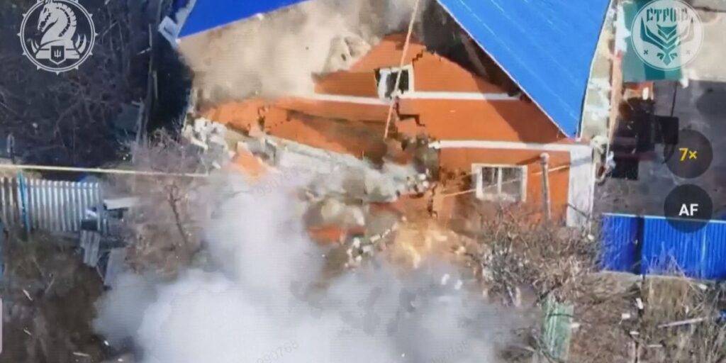 Vídeo mostra drones ucranianos explodindo casas na Rússia