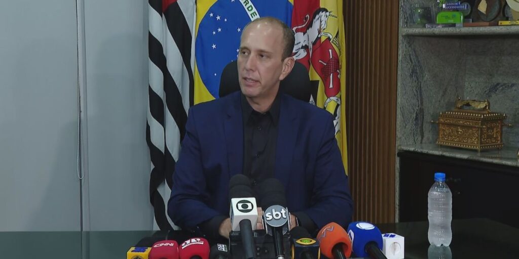 Após operação, Manga diz que intensificará pré-campanha à Presidência