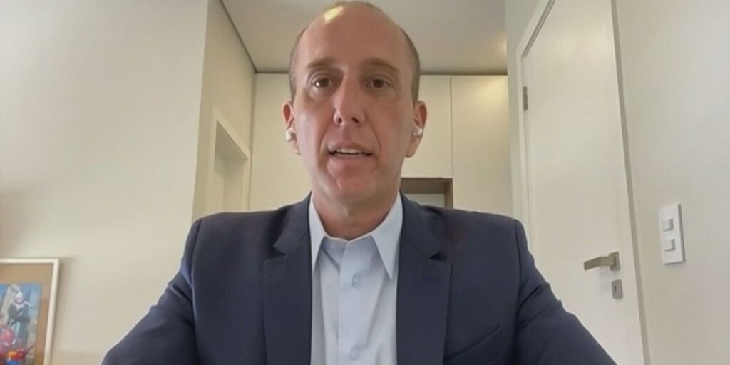 Levaram celular e carro, mas não acharam nada, diz Rodrigo Manga à CNN