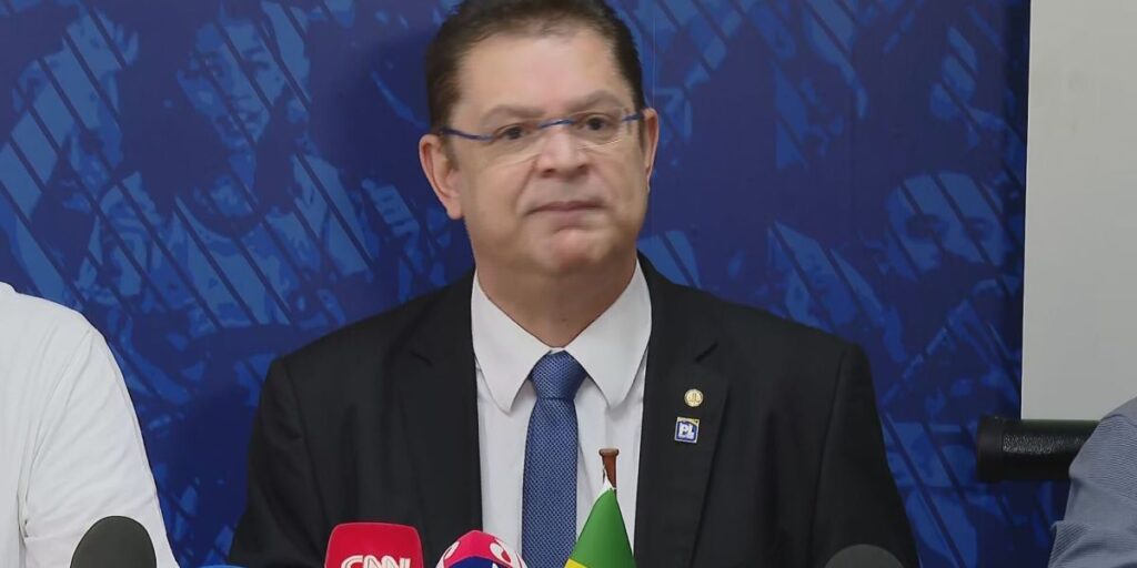 Líder do PL se opõe à cassação de Glauber, mas não deve orientar contra