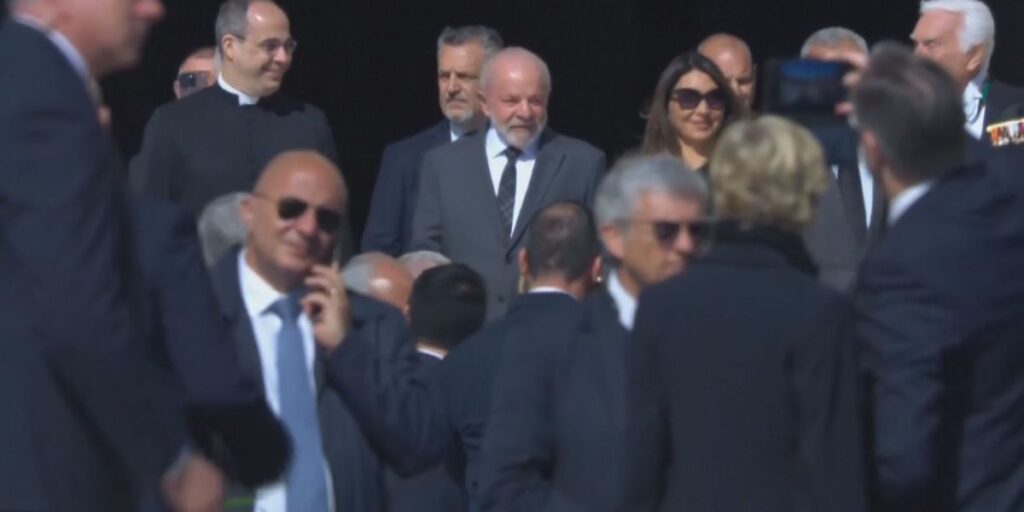 Lula chega à Praça de São Pedro para funeral do papa Francisco