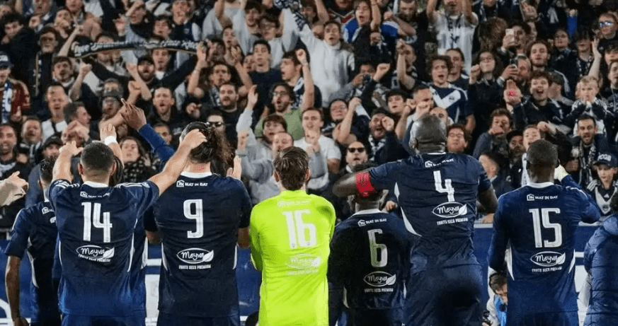 Lenda do futebol faz oferta para comprar clube hexacampeão que que faliu