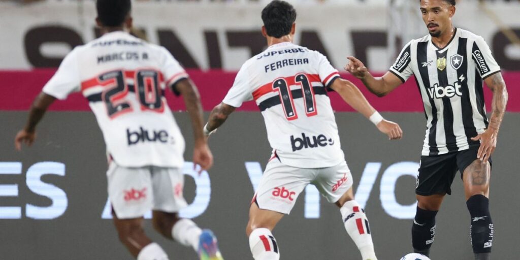 Em jogo movimentado, Botafogo e São Paulo empatam pelo Brasileirão