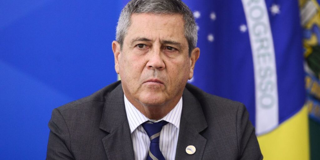 Moraes autoriza 24 congressistas a visitarem Braga Netto na prisão