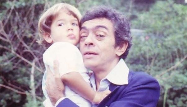 Bruno Mazzeo presta homenagem a Chico Anysio: "Faria 94 anos"