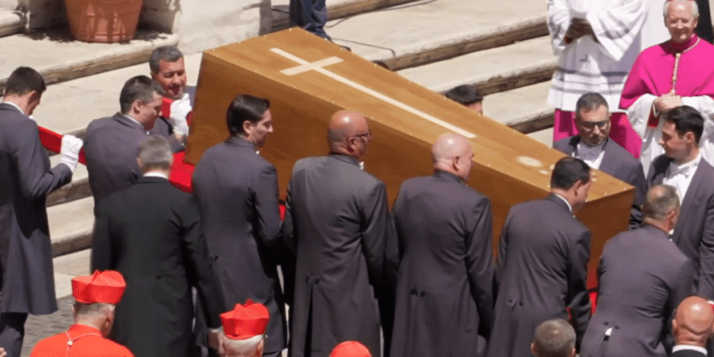 Papa Francisco é sepultado em Roma; funeral reúne 250 mil pessoas