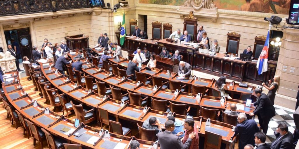 Câmara do Rio vota nesta terça autorização de armas para guardas municipais