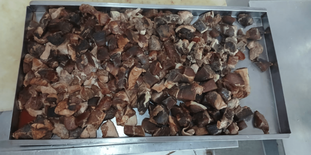 Comerciante é preso por vender carne estragada em Salvador