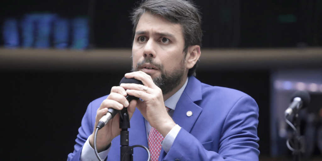 Anistia é tema sensível a todas as bancadas, diz líder do União Brasil