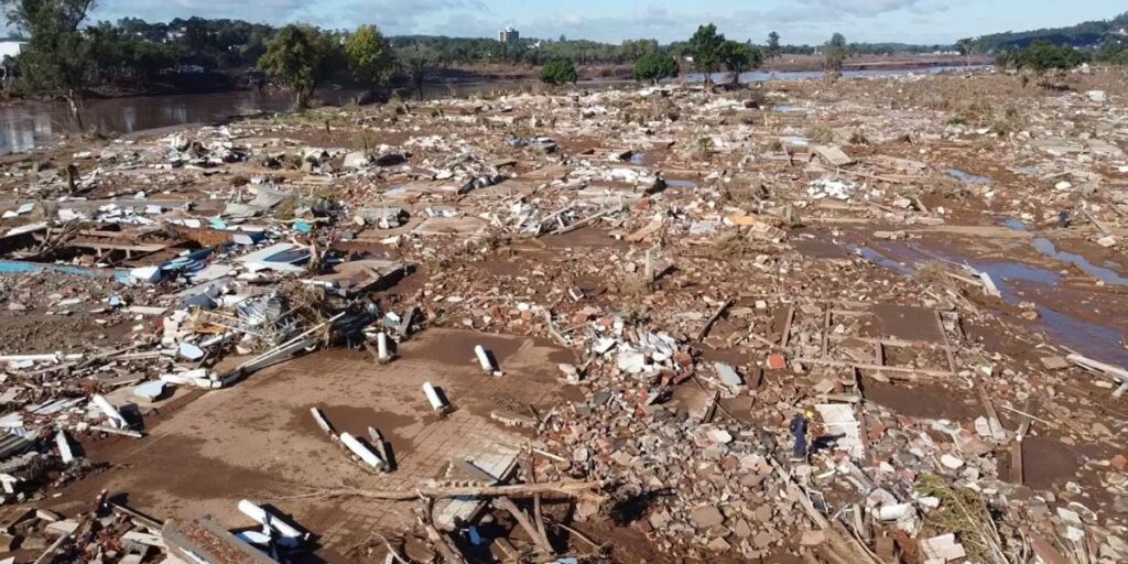 Prefeito diz que cidade do RS devastada por enchente não suporta nova cheia
