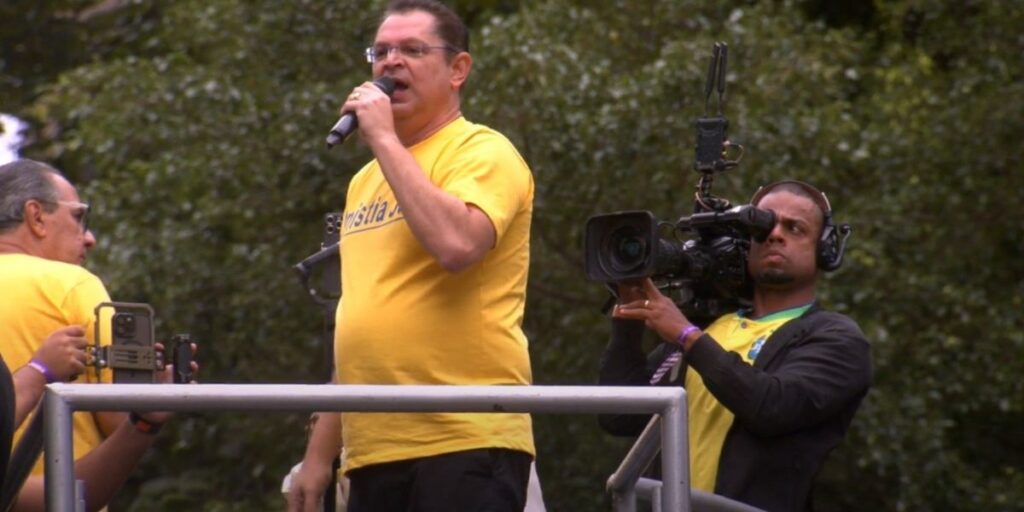 Direita está mais unida do que nunca, diz Sóstenes em ato com Bolsonaro